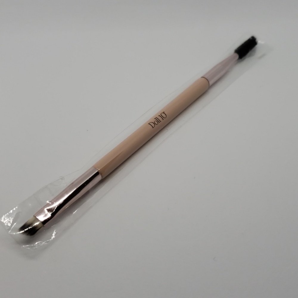 BNIB Doll 10 No. 6 - Dual Brow brush